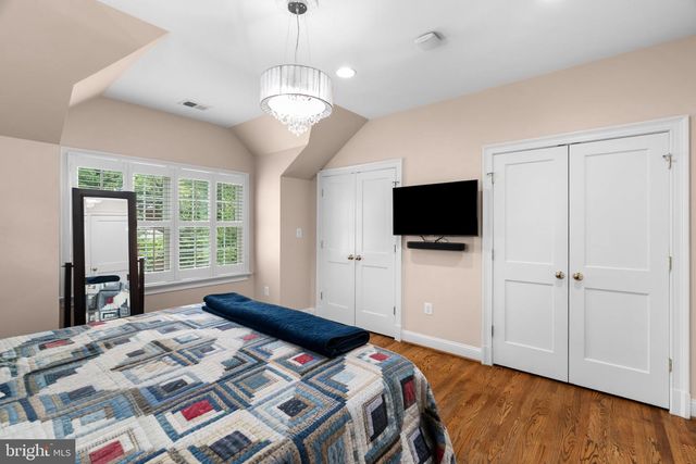 1000 W BRADDOCK RD, Alexandria, VA 22302