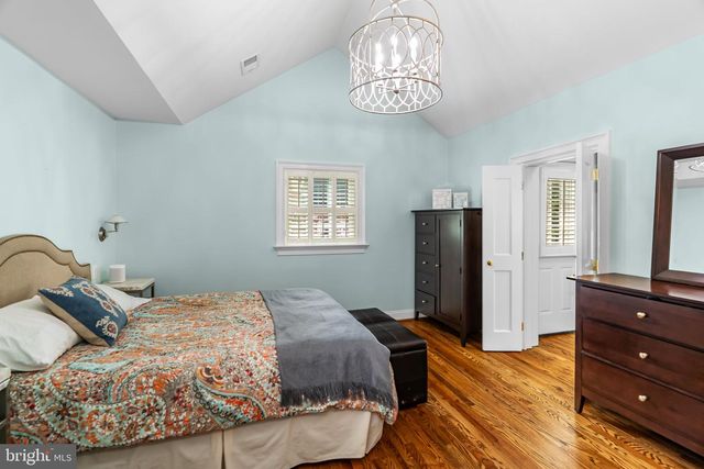 1000 W BRADDOCK RD, Alexandria, VA 22302