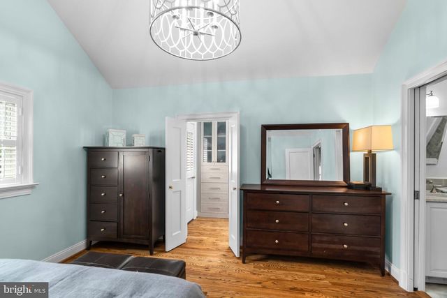 1000 W BRADDOCK RD, Alexandria, VA 22302