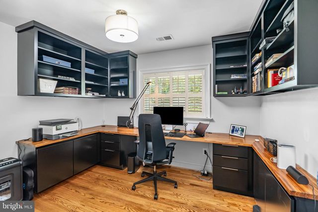 1000 W BRADDOCK RD, Alexandria, VA 22302