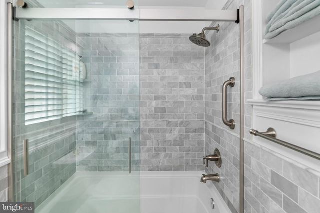 1000 W BRADDOCK RD, Alexandria, VA 22302