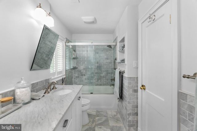1000 W BRADDOCK RD, Alexandria, VA 22302