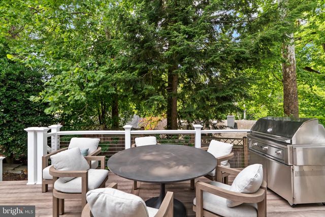 1000 W BRADDOCK RD, Alexandria, VA 22302