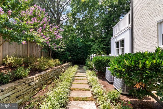 1000 W BRADDOCK RD, Alexandria, VA 22302
