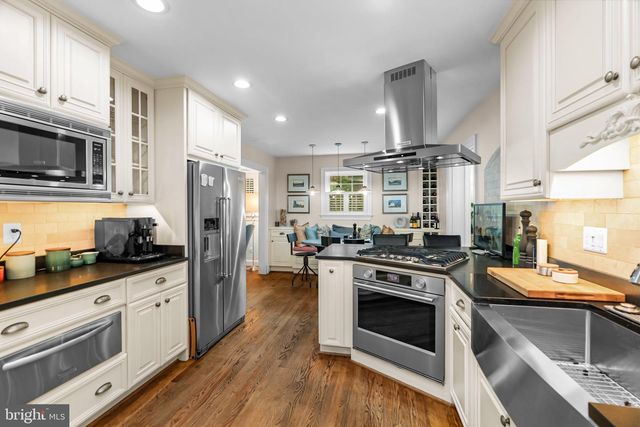 1000 W BRADDOCK RD, Alexandria, VA 22302