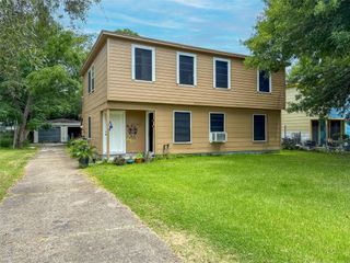1208 4th Avenue N, Texas City, TX 77590