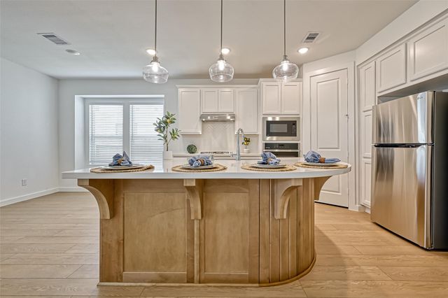 323 Highland Bayou Drive, Conroe, TX 77304