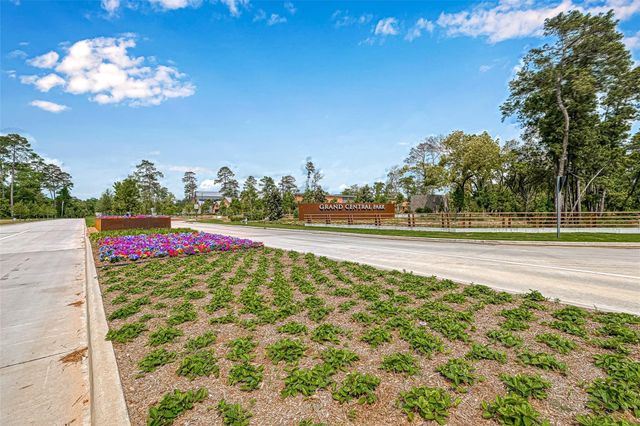 323 Highland Bayou Drive, Conroe, TX 77304
