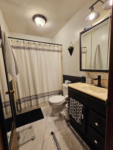 432 N Roosevelt St, Lindsborg, KS 67456