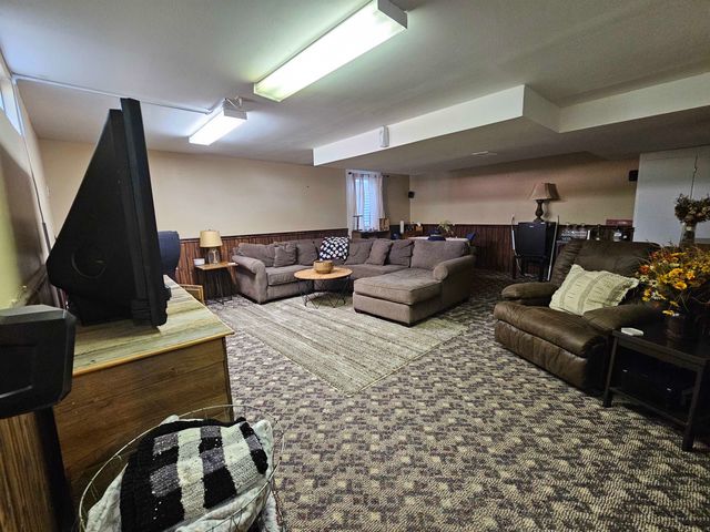 432 N Roosevelt St, Lindsborg, KS 67456