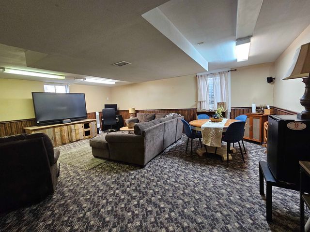 432 N Roosevelt St, Lindsborg, KS 67456