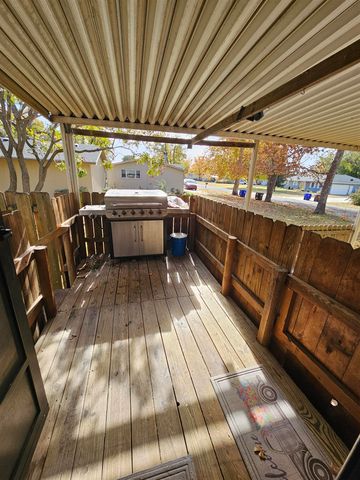 432 N Roosevelt St, Lindsborg, KS 67456