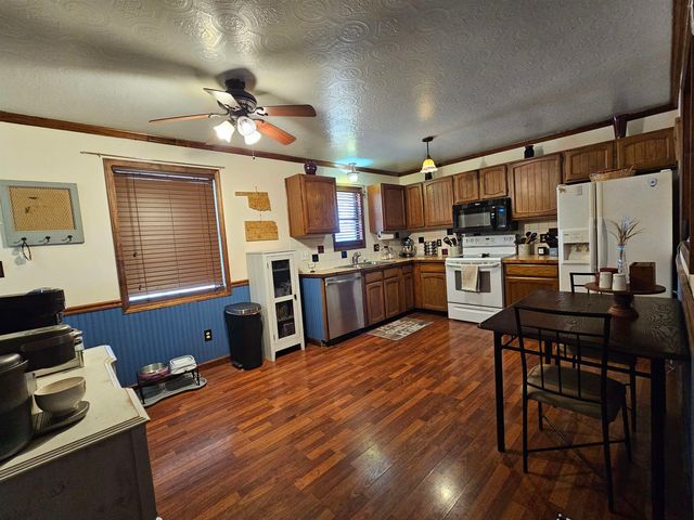 432 N Roosevelt St, Lindsborg, KS 67456