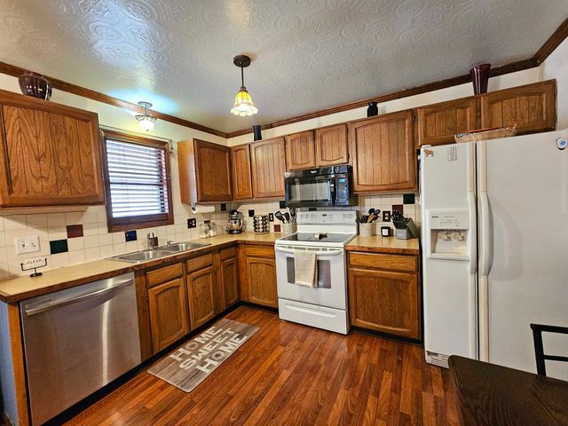 432 N Roosevelt St, Lindsborg, KS 67456