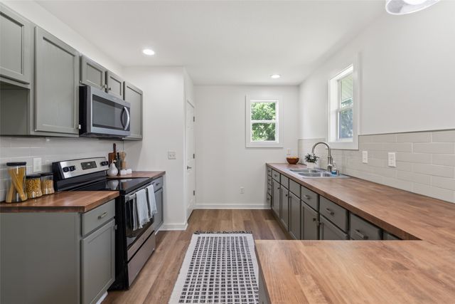 2810 Easton Boulevard, Des Moines, IA 50317
