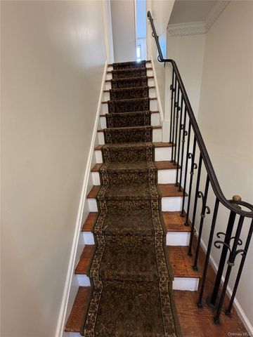 61 Hollywood Avenue, Lynbrook, NY 11563