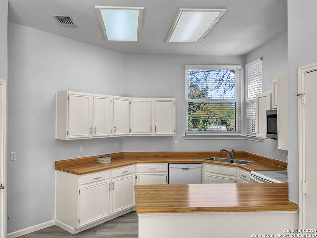 13211 HUNTSMAN RD, San Antonio, TX 78249