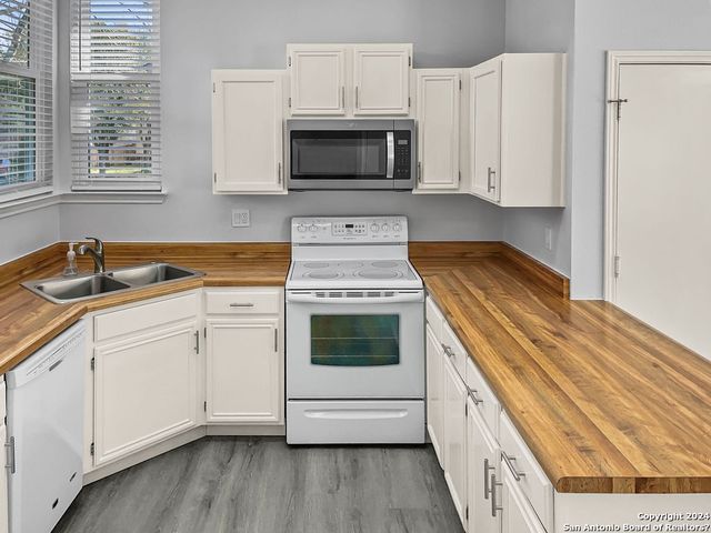 13211 HUNTSMAN RD, San Antonio, TX 78249