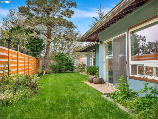 364 ALPINE St, Seaside, OR 97138