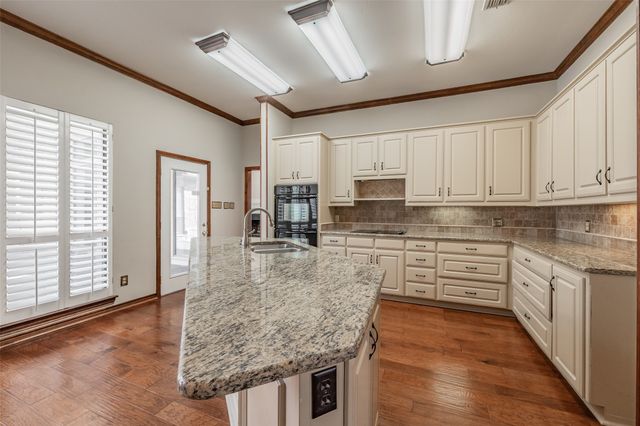 6010 Millwood Drive, Arlington, TX 76016