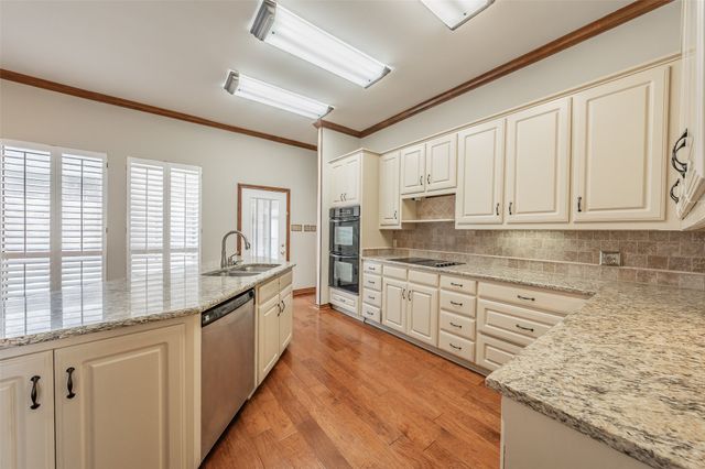 6010 Millwood Drive, Arlington, TX 76016