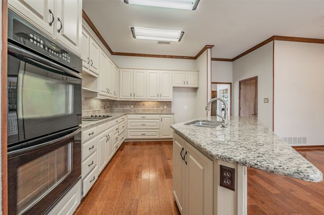 6010 Millwood Drive, Arlington, TX 76016