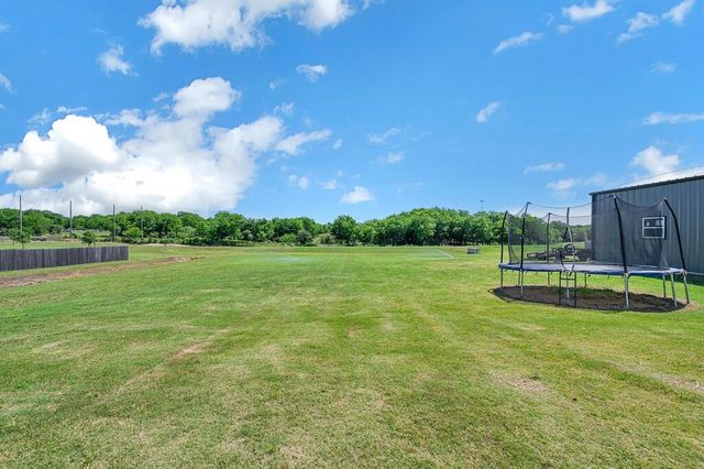 195 Rayford Drive, Lorena, TX 76655