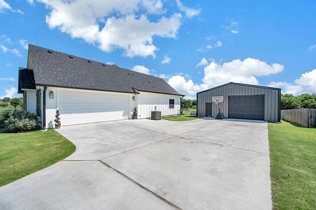 195 Rayford Drive, Lorena, TX 76655