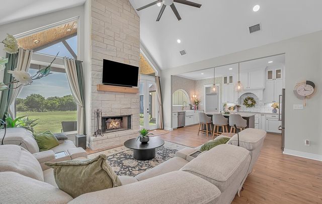 195 Rayford Drive, Lorena, TX 76655