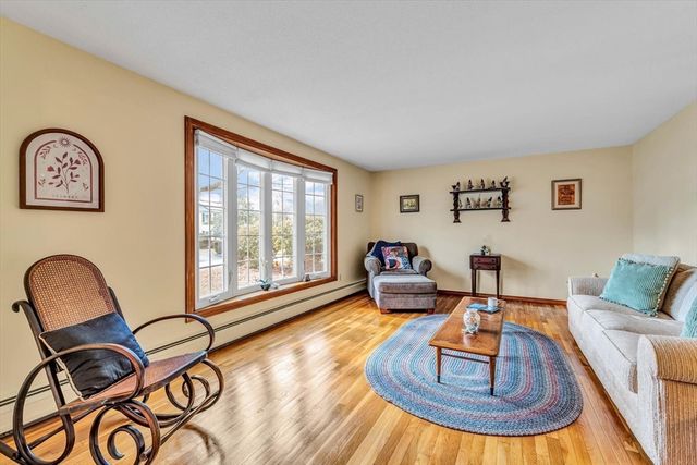 117 Elijah Childs Ln, Barnstable, MA 02632