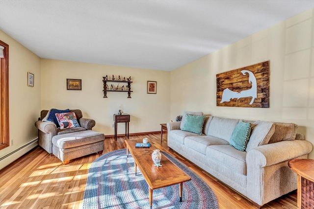 117 Elijah Childs Ln, Barnstable, MA 02632