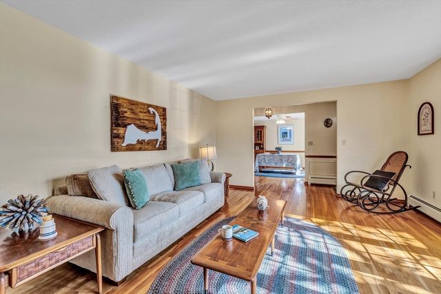 117 Elijah Childs Ln, Barnstable, MA 02632