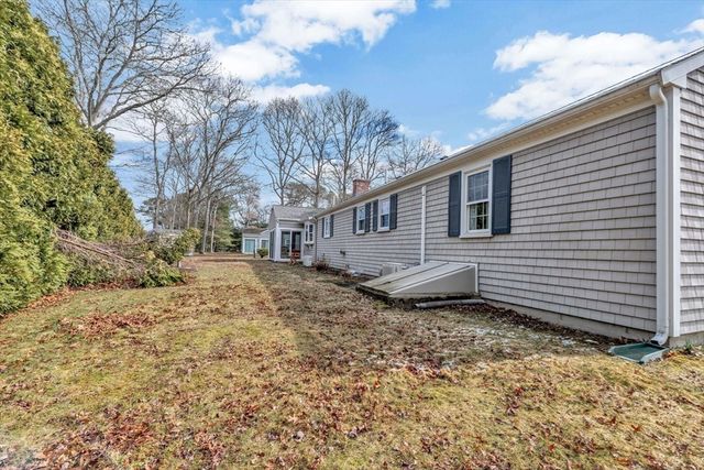 117 Elijah Childs Ln, Barnstable, MA 02632