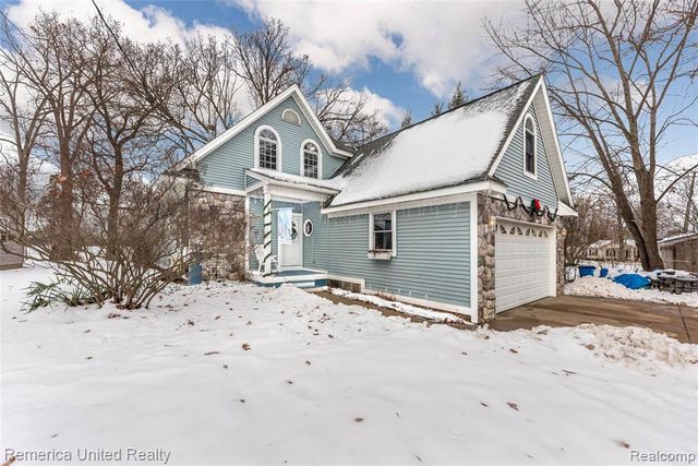 1491 Division Drive, Hartland, MI 48353