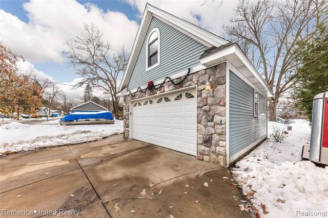 1491 Division Drive, Hartland, MI 48353