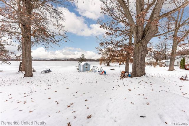 1491 Division Drive, Hartland, MI 48353