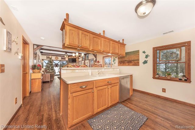 1491 Division Drive, Hartland, MI 48353