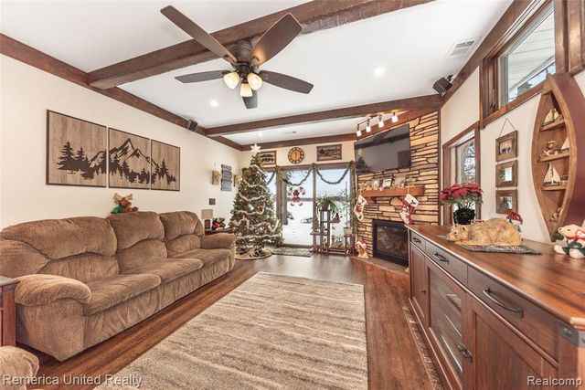 1491 Division Drive, Hartland, MI 48353