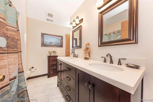 1491 Division Drive, Hartland, MI 48353