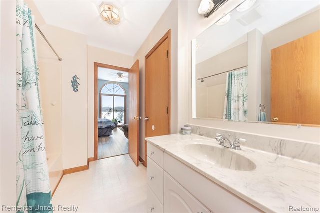 1491 Division Drive, Hartland, MI 48353