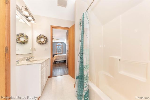 1491 Division Drive, Hartland, MI 48353