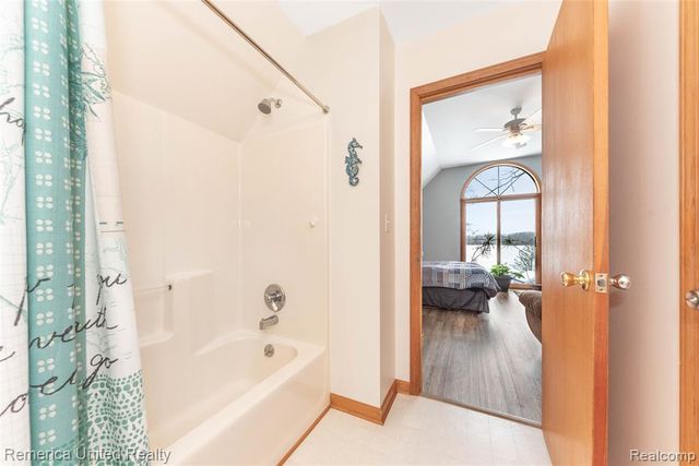 1491 Division Drive, Hartland, MI 48353