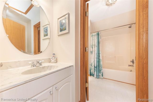 1491 Division Drive, Hartland, MI 48353