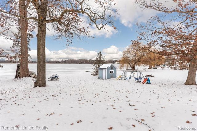 1491 Division Drive, Hartland, MI 48353