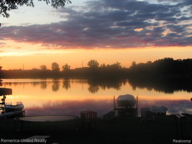 1491 Division Drive, Hartland, MI 48353