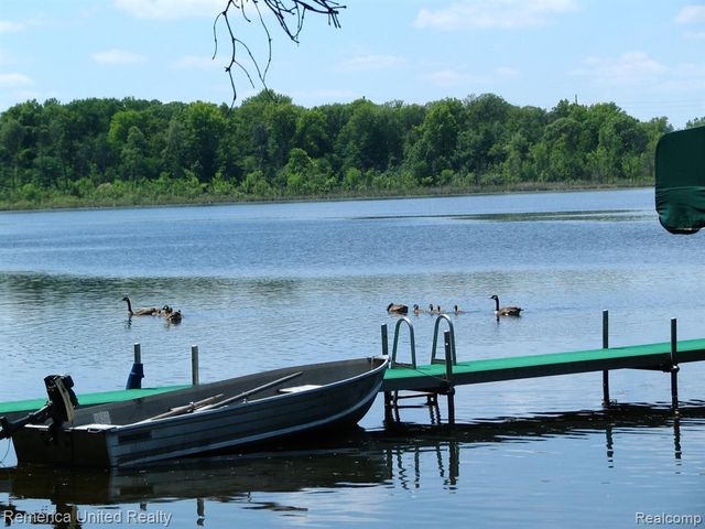 1491 Division Drive, Hartland, MI 48353