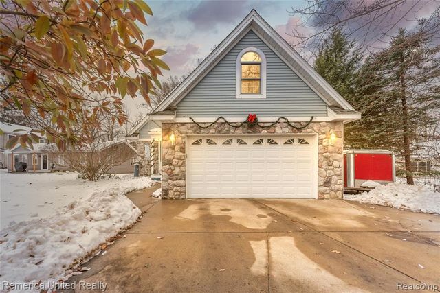 1491 Division Drive, Hartland, MI 48353