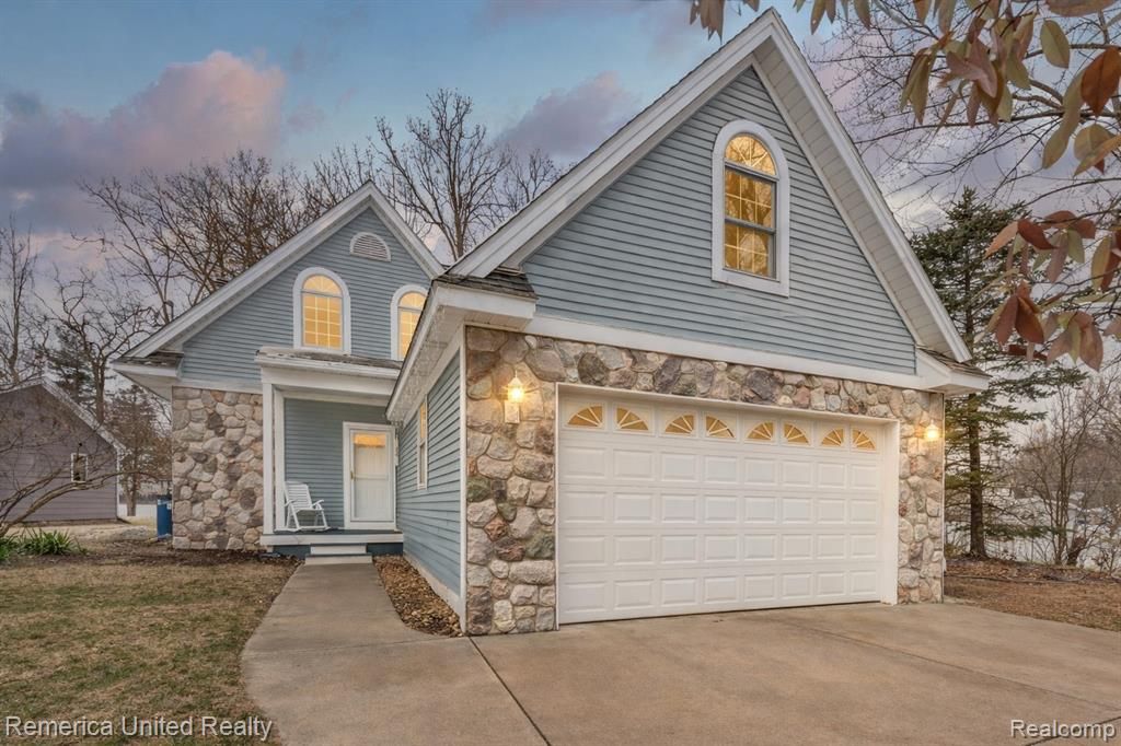 1491 Division Drive, Hartland, MI 48353