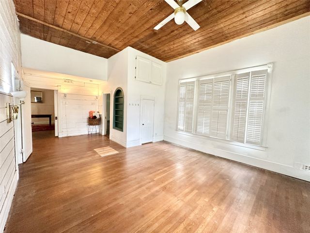 505 S Grand Avenue, Gainesville, TX 76240