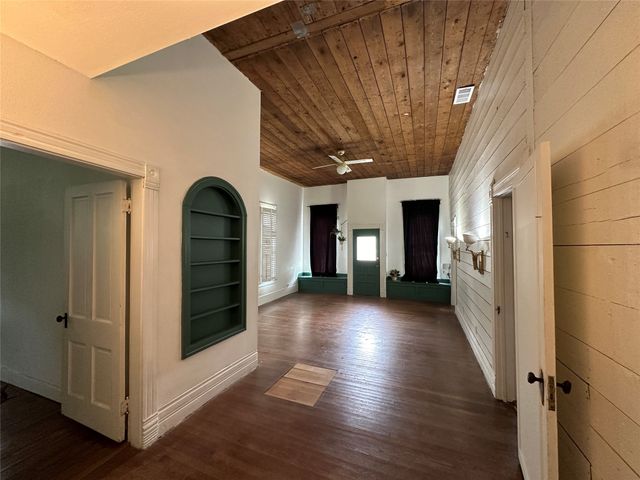 505 S Grand Avenue, Gainesville, TX 76240